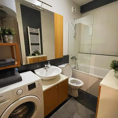 Luxury 1 *